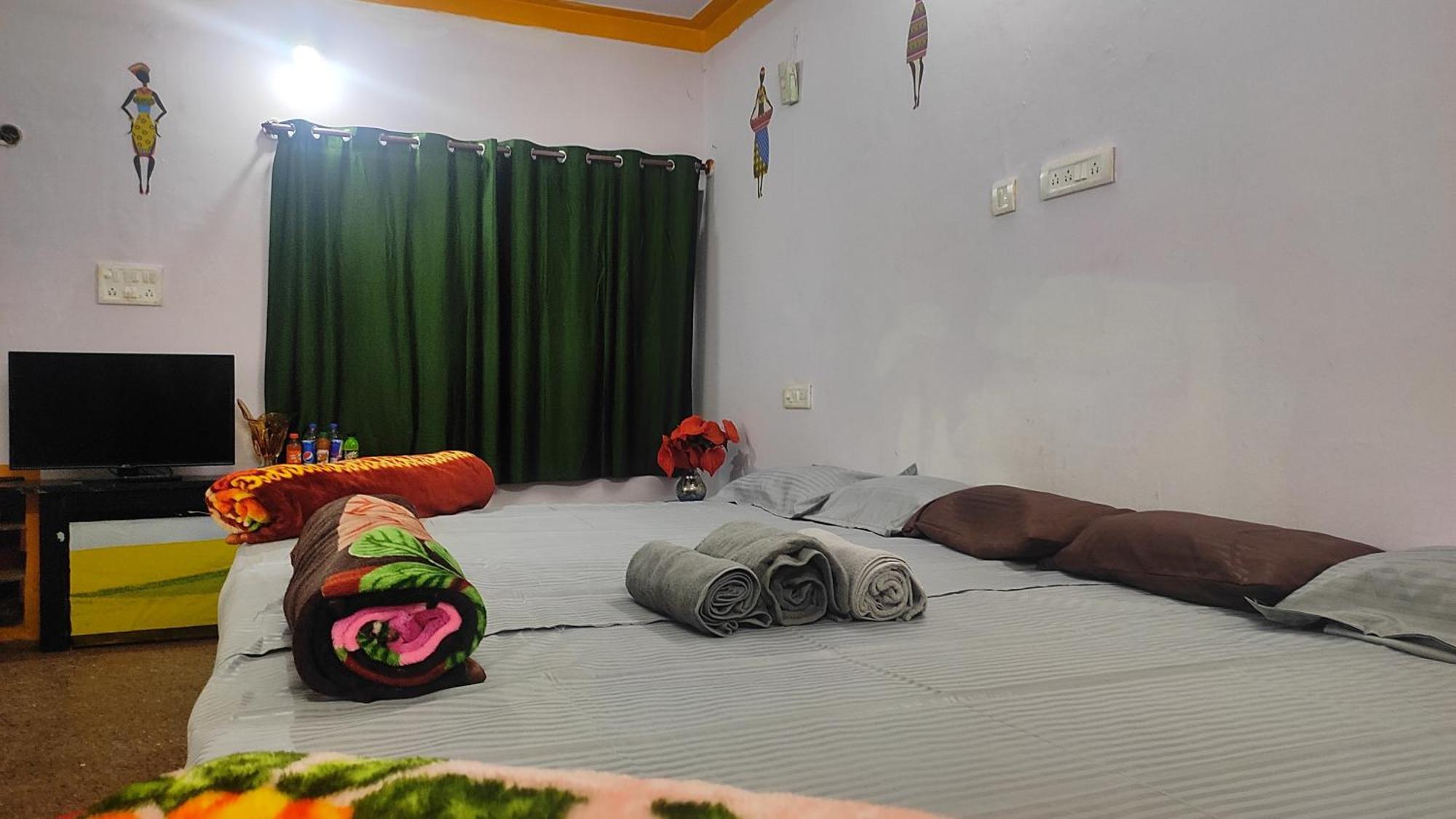 Adh Amilia Gardens Hotel Narasimharaja Puram Екстериор снимка